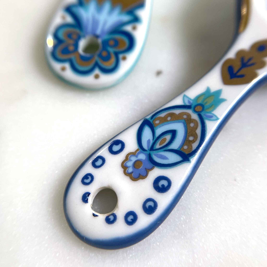 Mary DiSomma's Ceramic Measuring Spoons: Handle Detail