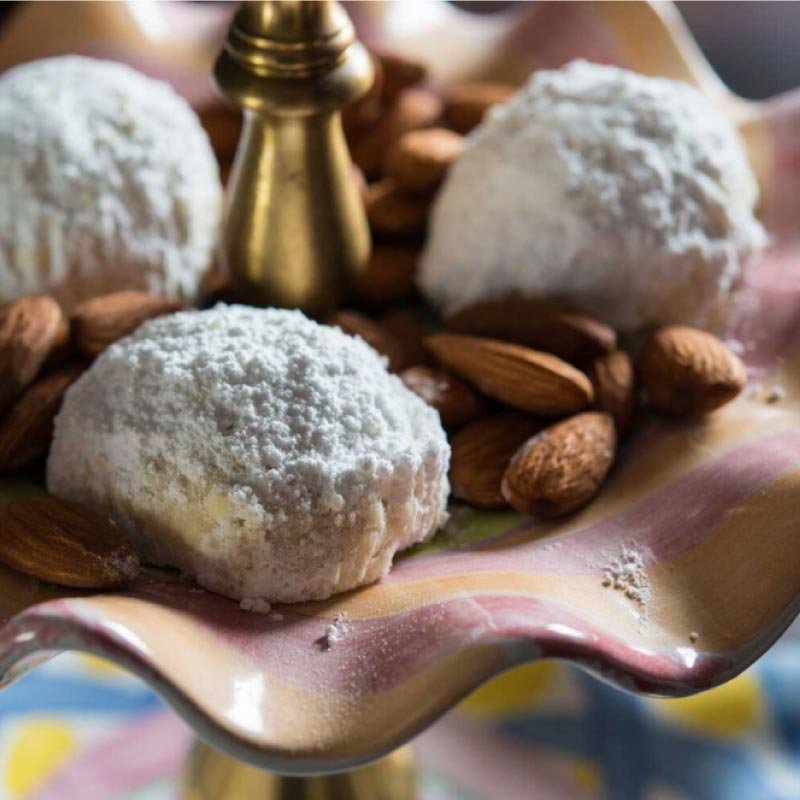 Kourabiedes (Greek Butter Cookies)