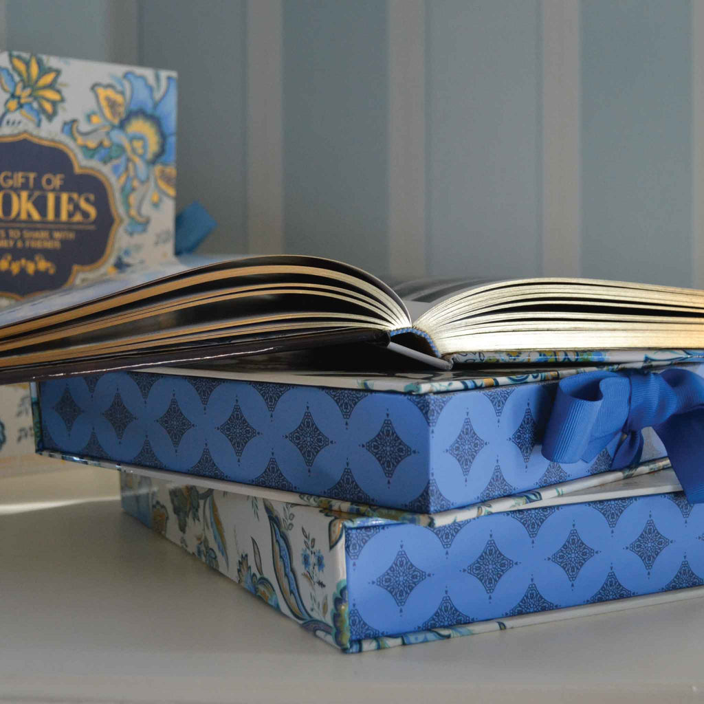 A Gift of Cookies: Recipes to Share with Family and Friends, Gilded Page Detail